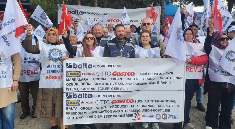 BALTA FLOORCOVERİNG  ÖNÜNDE BASINA AÇIKLAMALARDA BULUNDUK