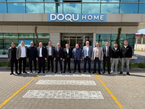 YÖNETİM KURULU ÜYELERİMİZ DOQU HOME’A  ZİYARETTE BULUNDU